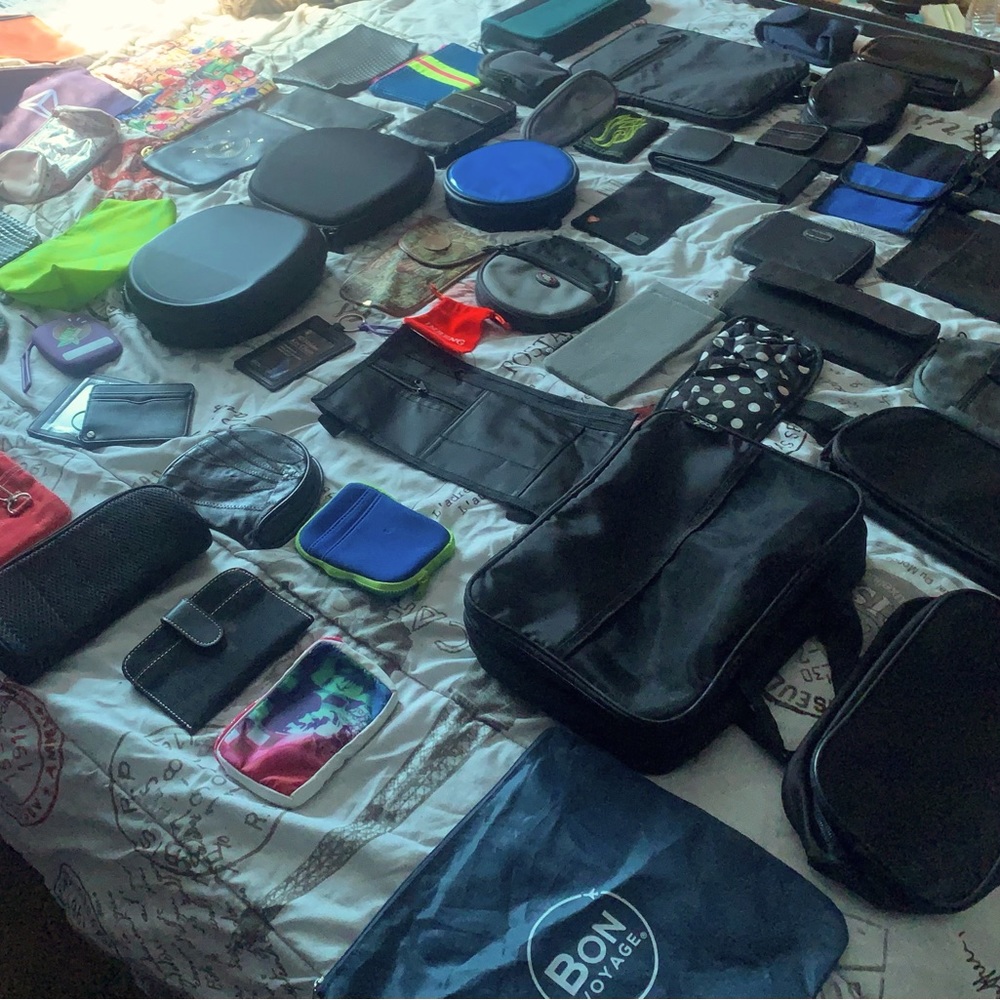 Purses, coin purses, pouches, makeup bags, wallets, etc.